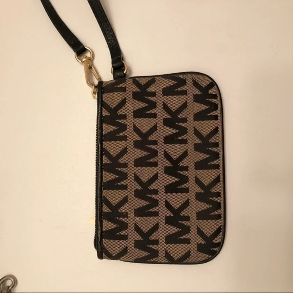 Michael kors signature mk wristlet organizer